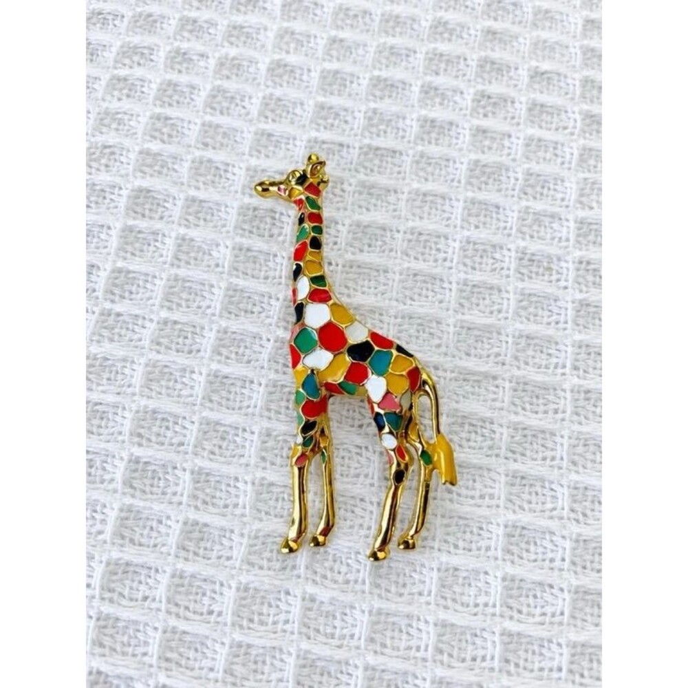 Adorable Giraffe Brooch